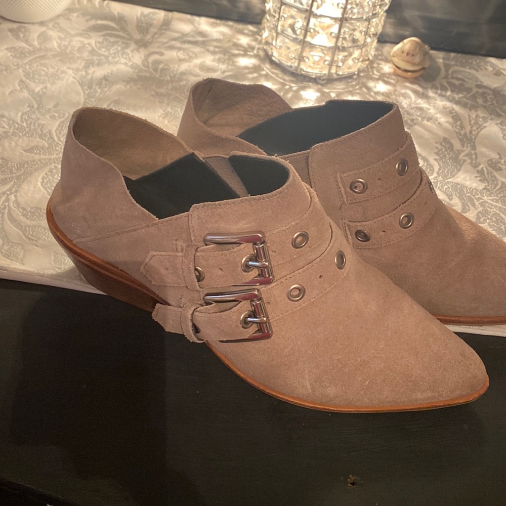 Ankle bootie